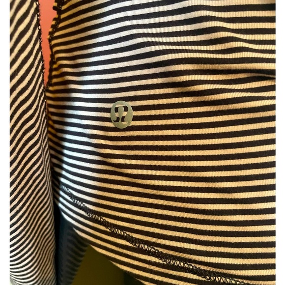 Lululemon long sleeve ( 4 ) - Picture 2 of 3
